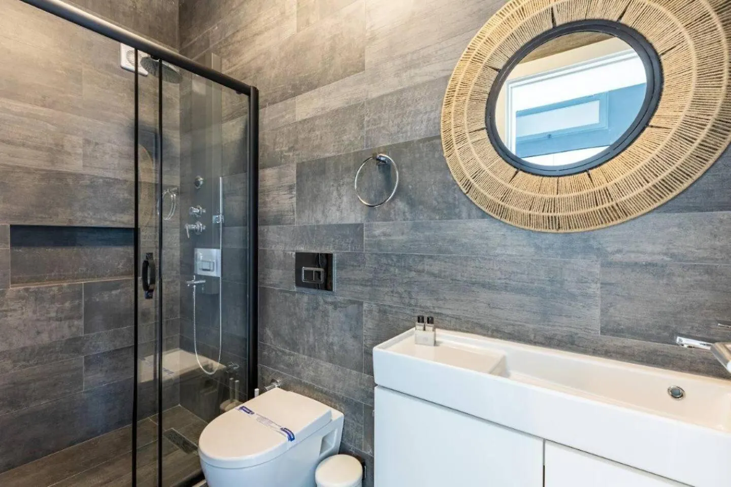 Airy Studio W Stunning Views Private Patio #362 Istanbul 0*,